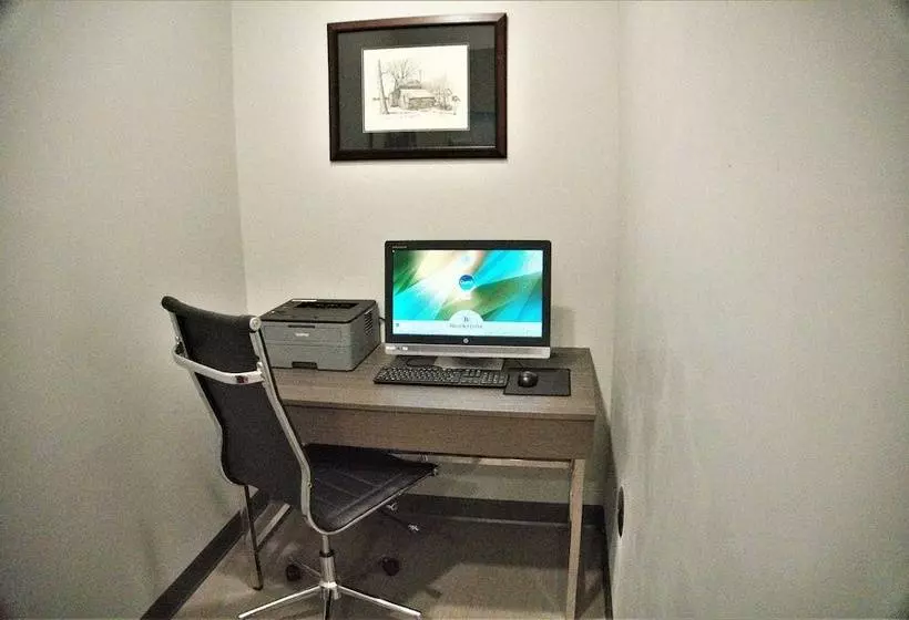 Hotelli Brookstone Inn & Suites