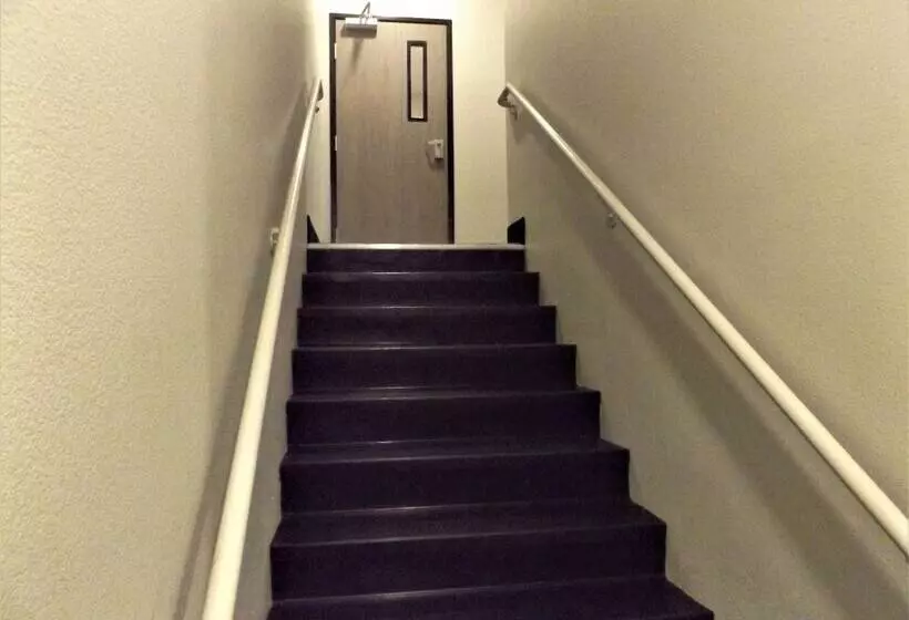 Hotelli Brookstone Inn & Suites