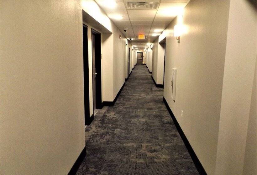 호텔 Brookstone Inn & Suites