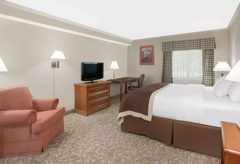 Отель Baymont By Wyndham Jackson