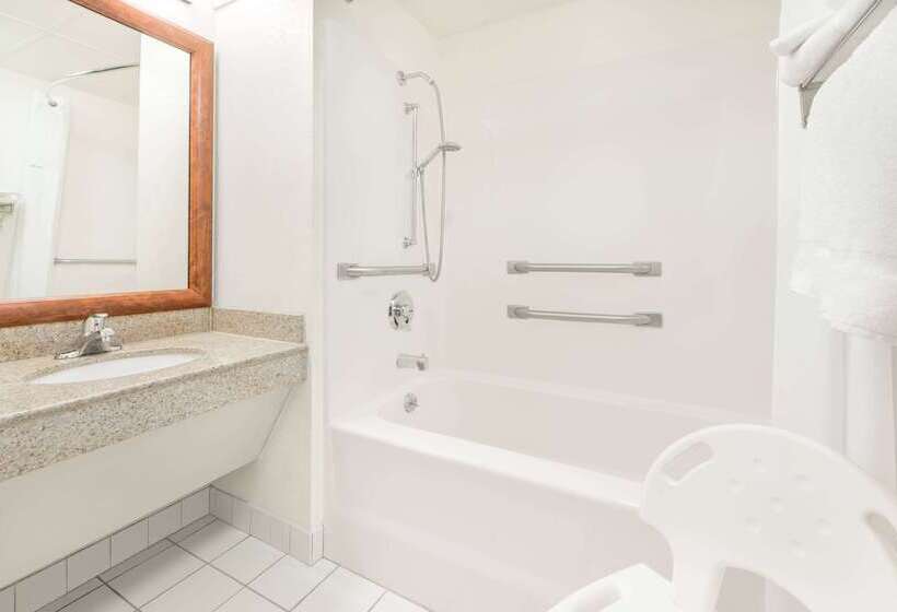 בית מלון כפרי Baymont By Wyndham Springfield South Hwy 65