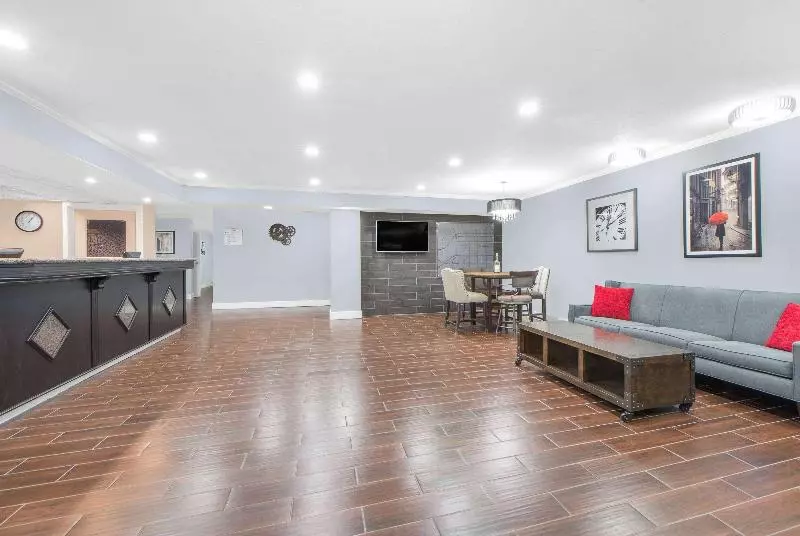 هتل Baymont By Wyndham Springfield South Hwy 65