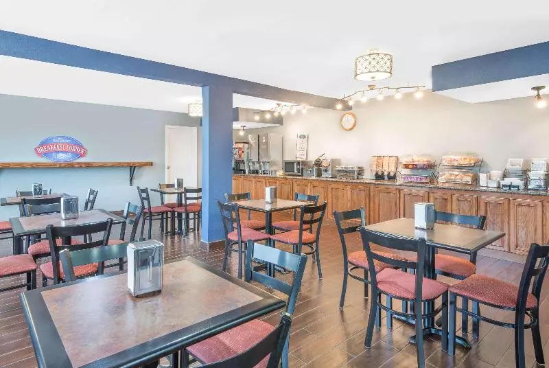 هتل Baymont By Wyndham Springfield South Hwy 65