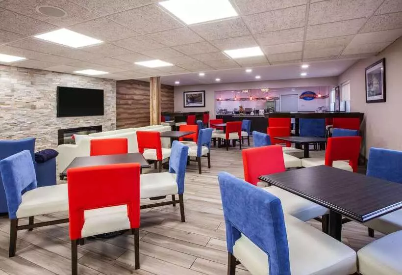 Отель Baymont By Wyndham Traverse City