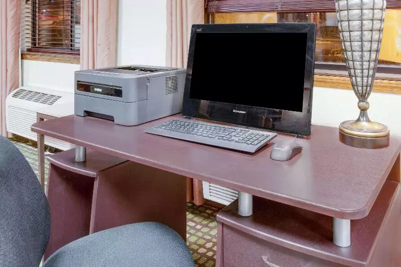 Отель Baymont By Wyndham Traverse City