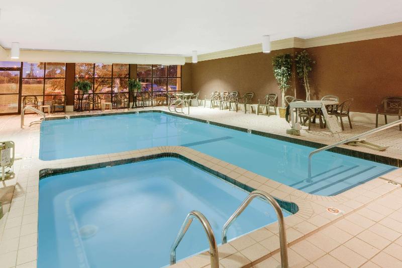 فندق Baymont By Wyndham Traverse City