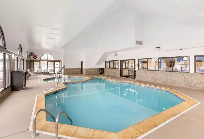 בית מלון כפרי Best Western St. Louis Inn