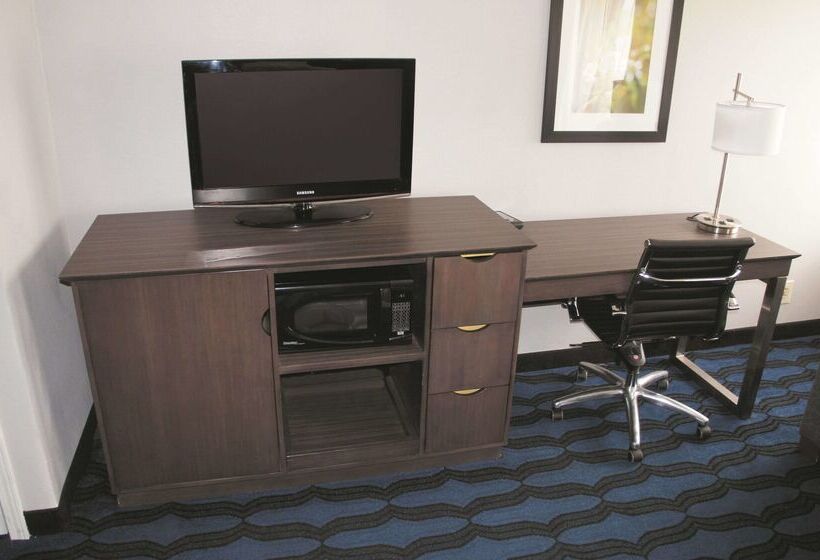 酒店 La Quinta Inn By Wyndham St. Louis Hazelwood  Airport North