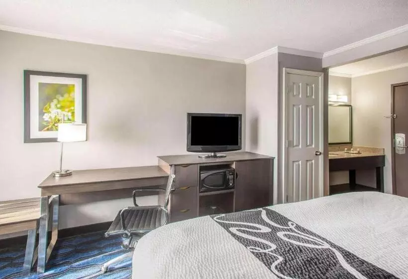 هتل La Quinta Inn By Wyndham St. Louis Hazelwood  Airport North