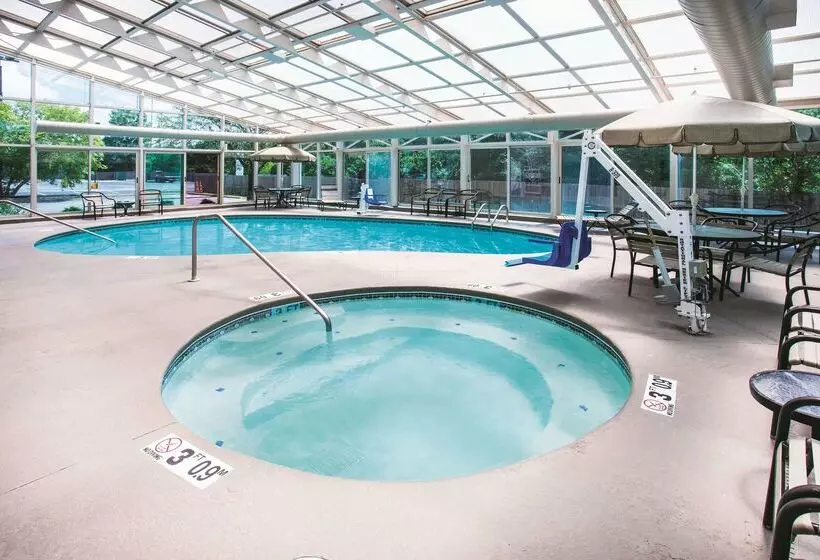 Отель La Quinta By Wyndham Cincinnati Ne   Mason