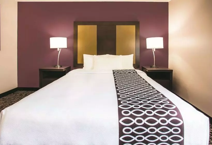 Отель La Quinta By Wyndham Cincinnati Ne   Mason