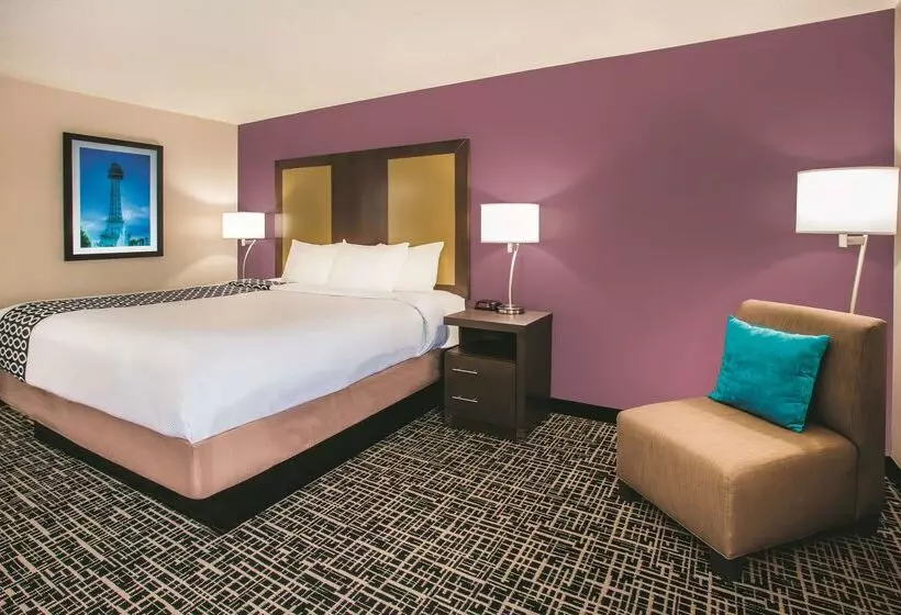 Отель La Quinta By Wyndham Cincinnati Ne   Mason