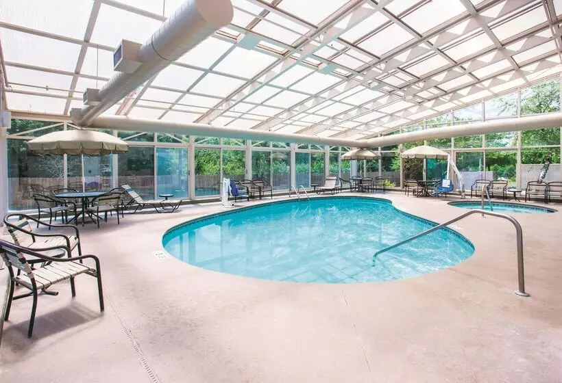 Отель La Quinta By Wyndham Cincinnati Ne   Mason