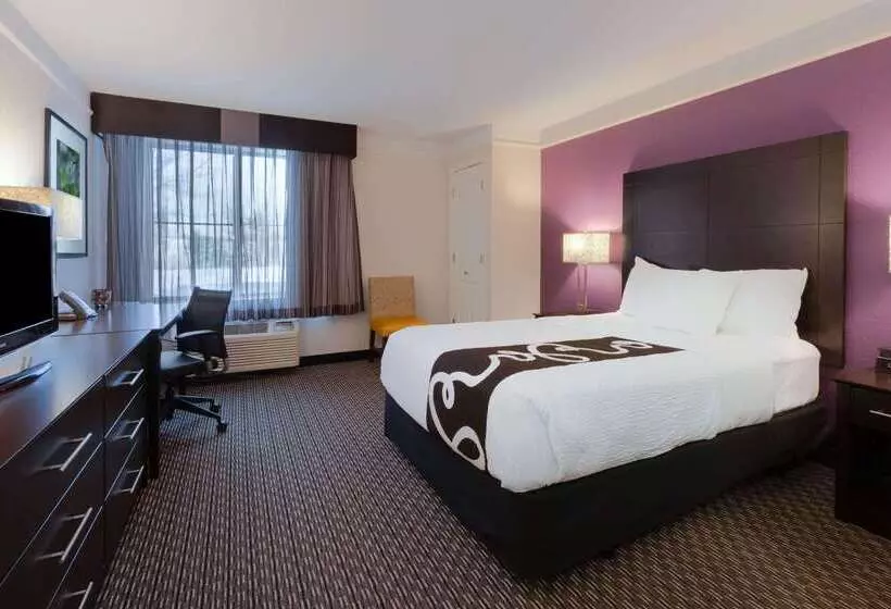 酒店 La Quinta By Wyndham Detroit Utica