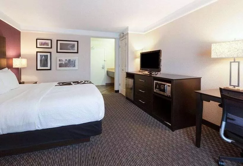 酒店 La Quinta By Wyndham Detroit Utica