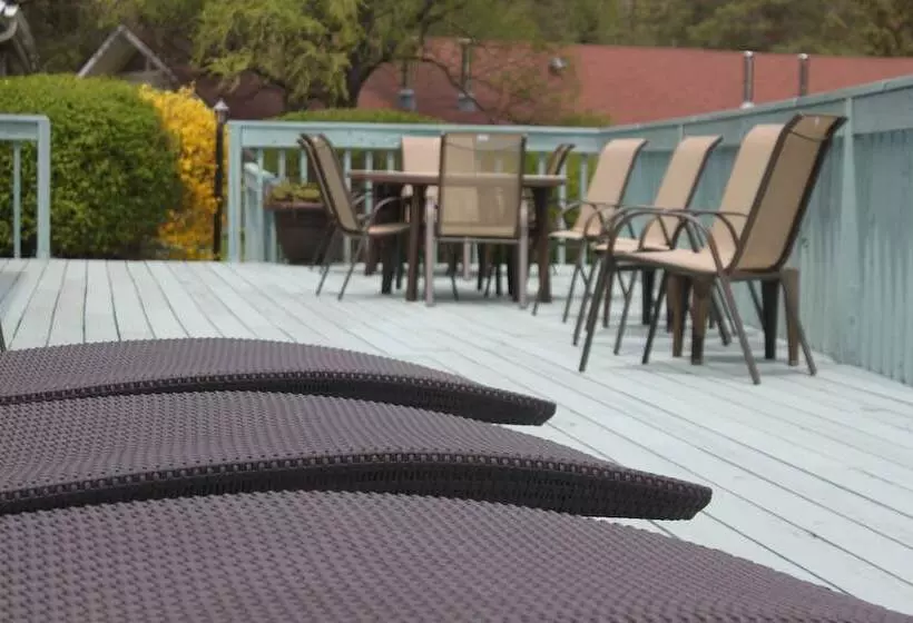 فندق Parkwood Lodge