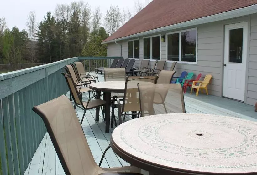 فندق Parkwood Lodge