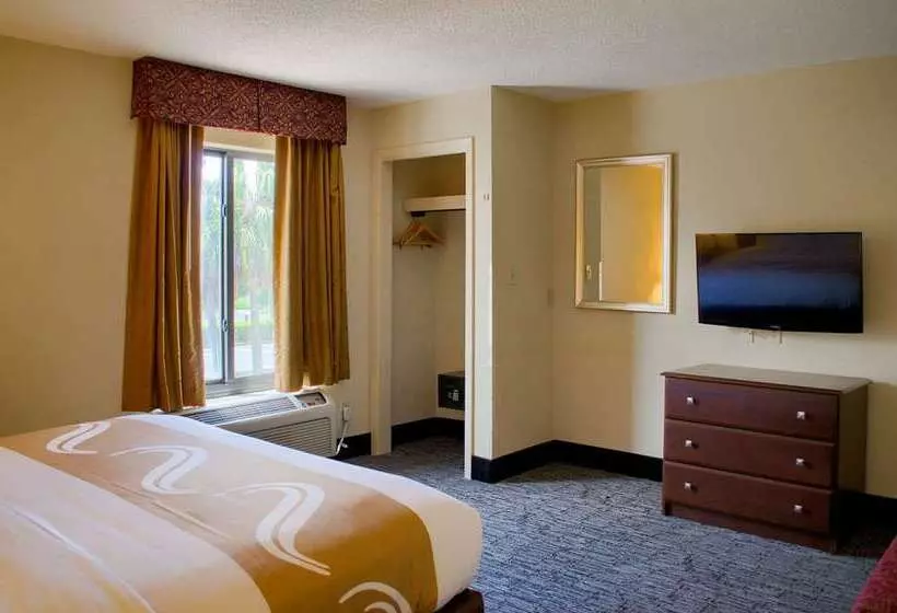 هتل Quality Inn & Suites At Airport Blvd I65