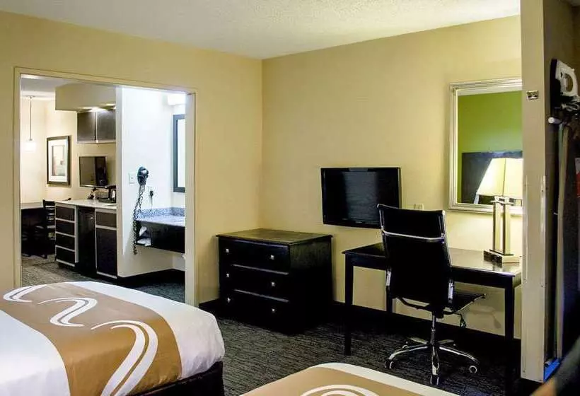 هتل Quality Inn & Suites At Airport Blvd I65