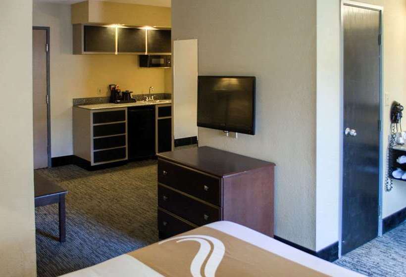 בית מלון כפרי Quality Inn & Suites At Airport Blvd I65