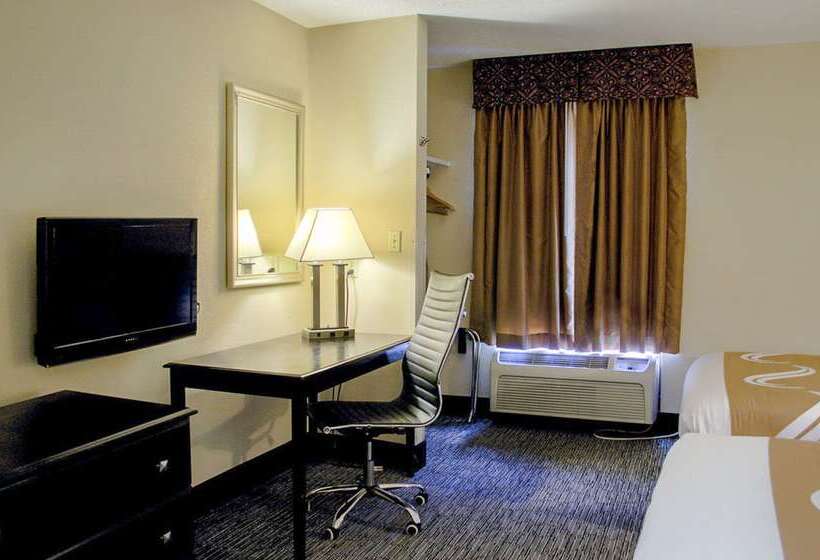 בית מלון כפרי Quality Inn & Suites At Airport Blvd I65