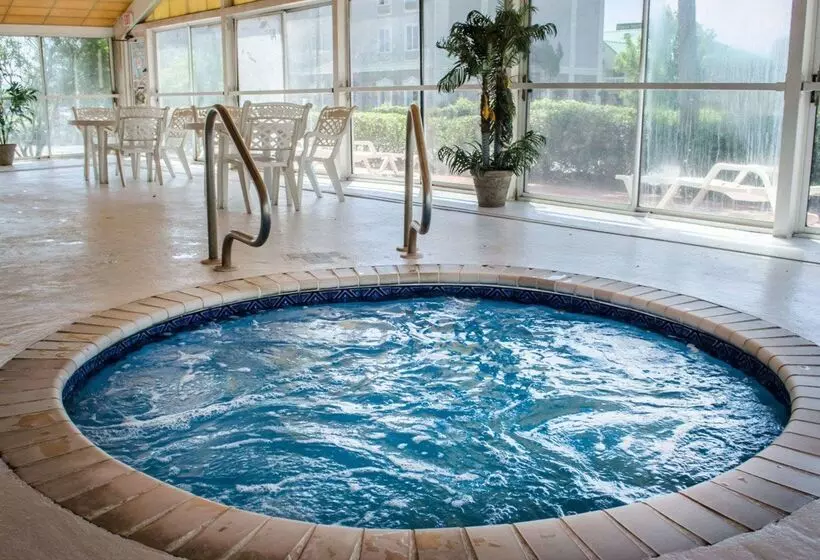 هتل Quality Inn & Suites At Airport Blvd I65