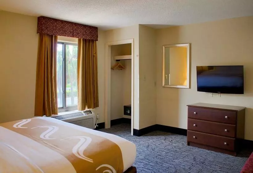 هتل Quality Inn & Suites At Airport Blvd I65