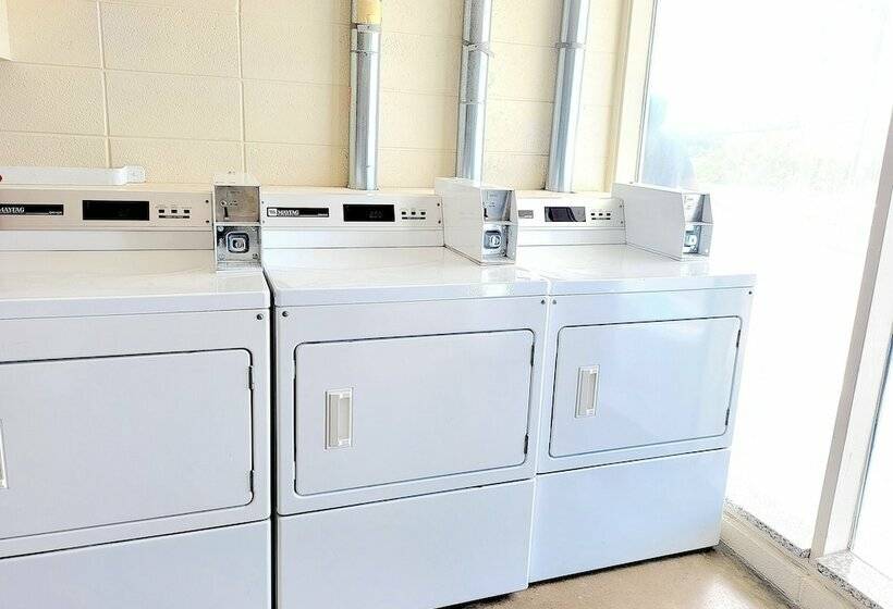 モーテル Beach Carousel Virginia Beach