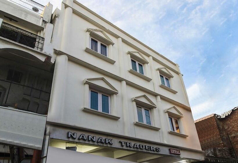 Itsy Hotels Royal Monarch