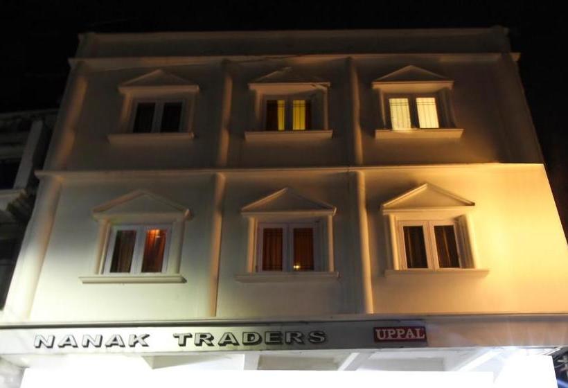 Itsy Hotels Royal Monarch