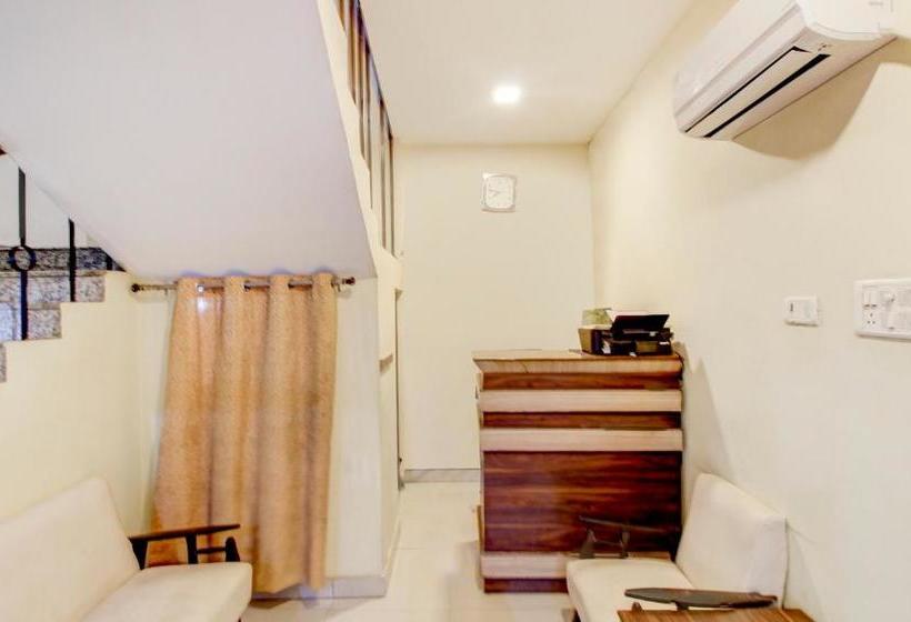 Itsy Hotels Royal Monarch