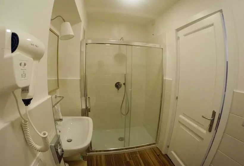 پانسیون Rooms Stazione Centrale