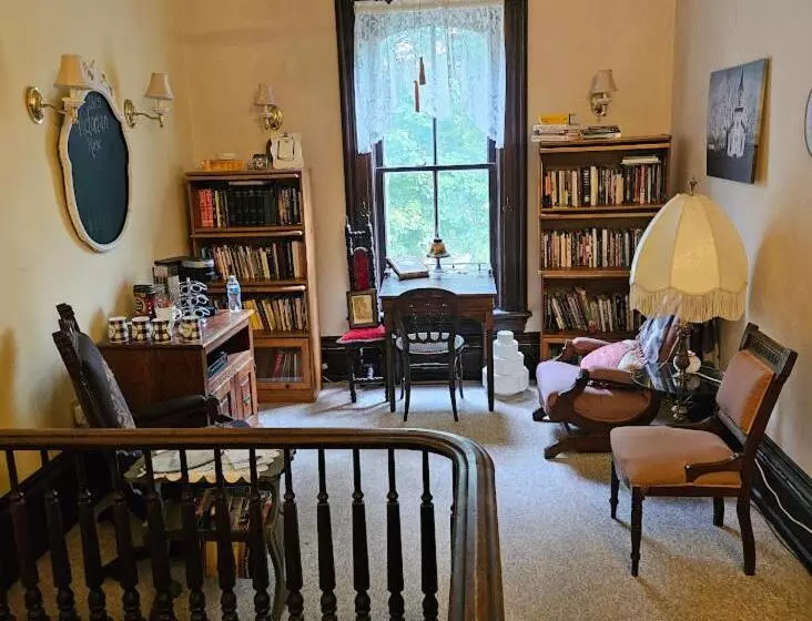 1873 Victorian Rose B & B