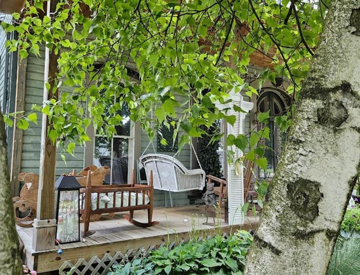 1873 Victorian Rose B & B