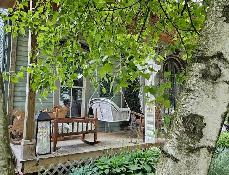 1873 Victorian Rose B & B