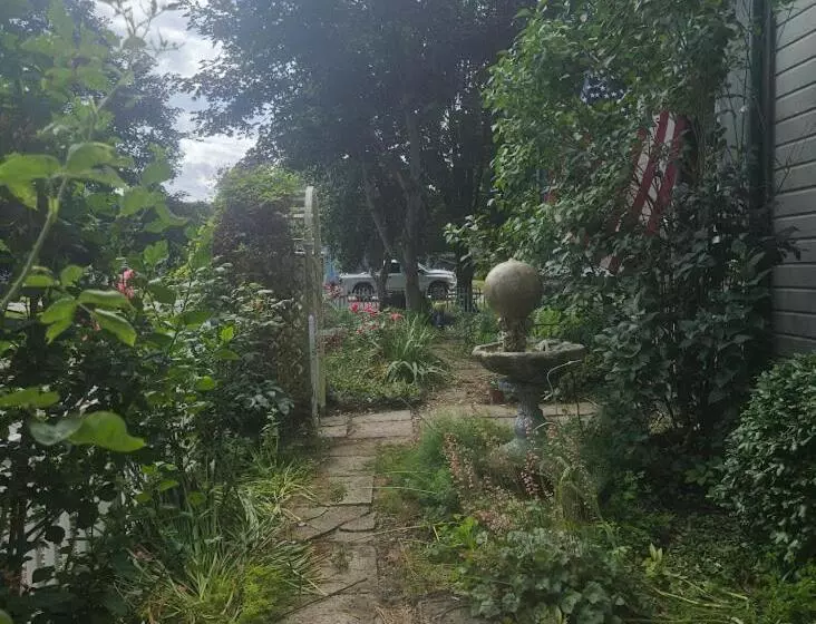 1873 Victorian Rose B & B