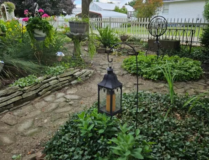 1873 Victorian Rose B & B