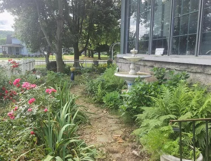 1873 Victorian Rose B & B