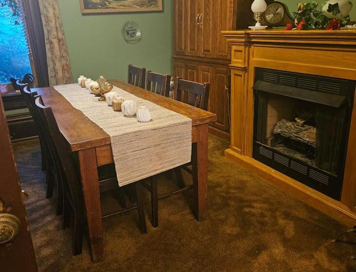 1873 Victorian Rose B & B