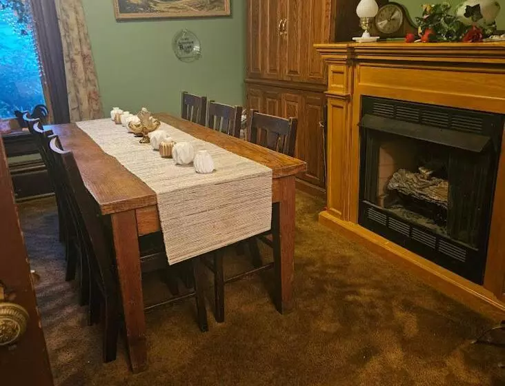 1873 Victorian Rose B & B