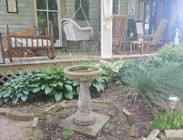 1873 Victorian Rose B & B