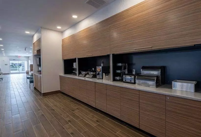 Hotelli Towneplace Suites By Marriott Clinton