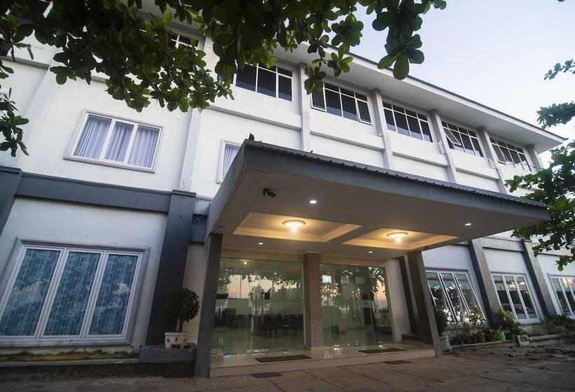 Collection O 1401 Hotel Mayanearketapang Satu Beach