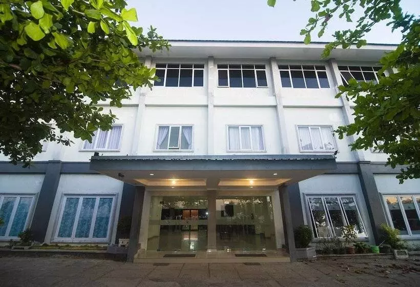 Collection O 1401 Hotel Mayanearketapang Satu Beach