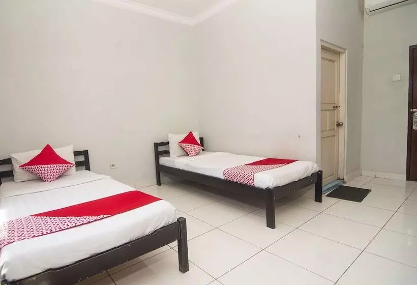 Collection O 1401 Hotel Mayanearketapang Satu Beach