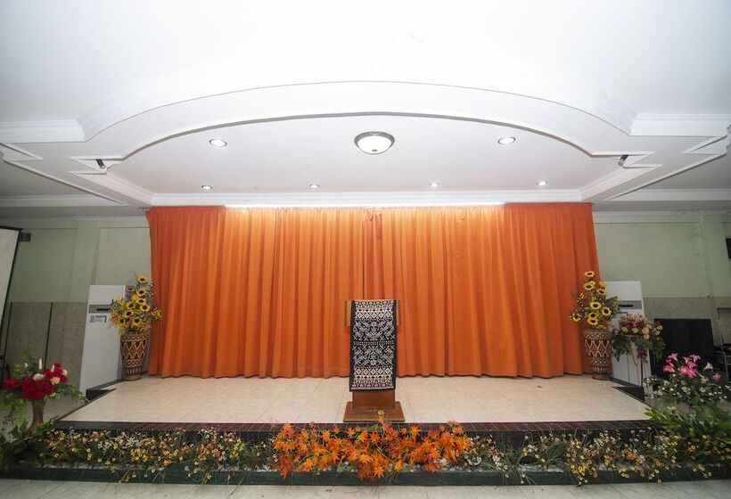 Collection O 1401 Hotel Mayanearketapang Satu Beach