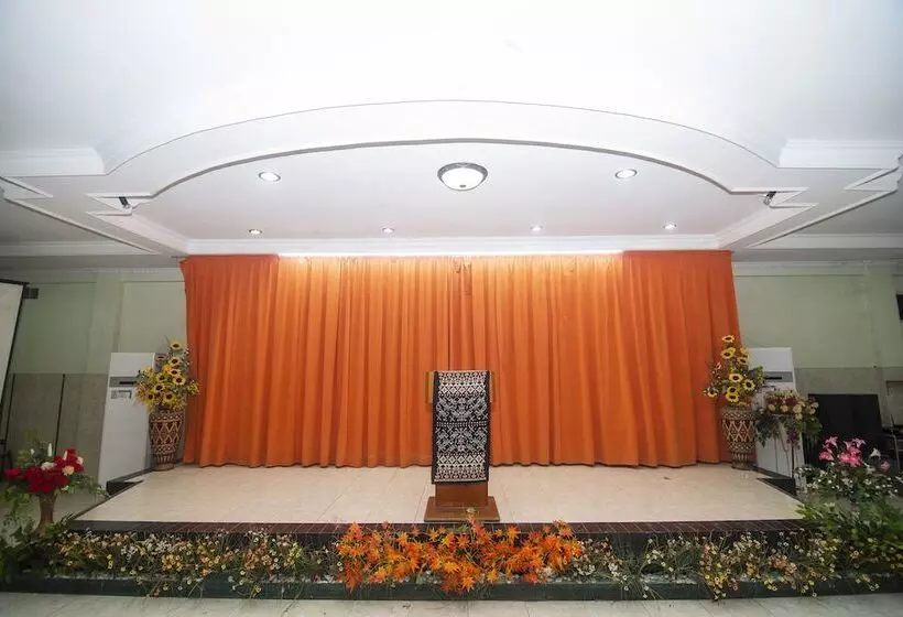 Collection O 1401 Hotel Mayanearketapang Satu Beach