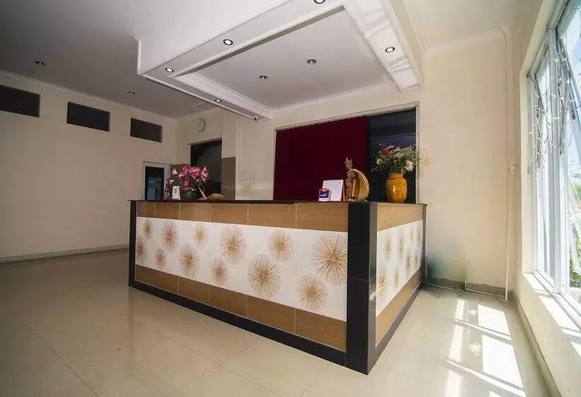 Collection O 1401 Hotel Mayanearketapang Satu Beach