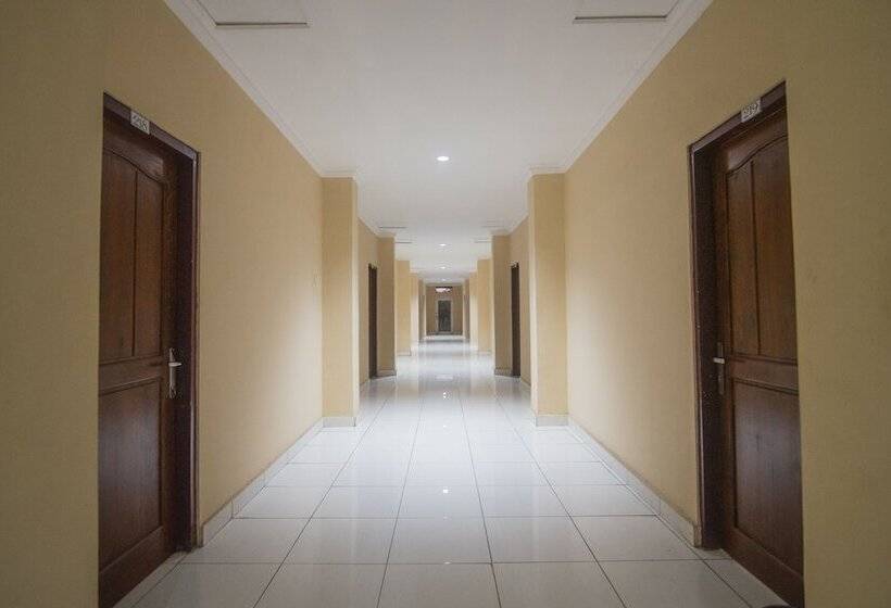 Collection O 1401 Hotel Mayanearketapang Satu Beach