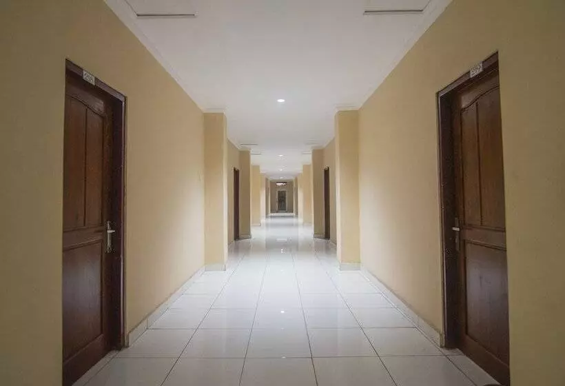 Collection O 1401 Hotel Mayanearketapang Satu Beach